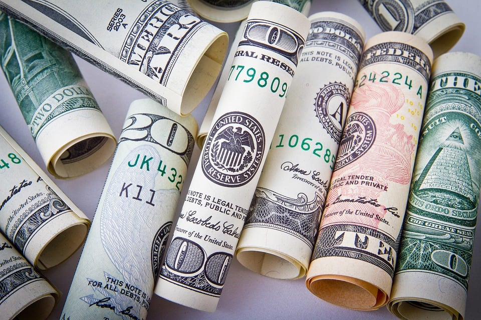 Dólar tende a ficar mais para R$ 5 do que R$ 5,50 nos próximos meses, diz economista