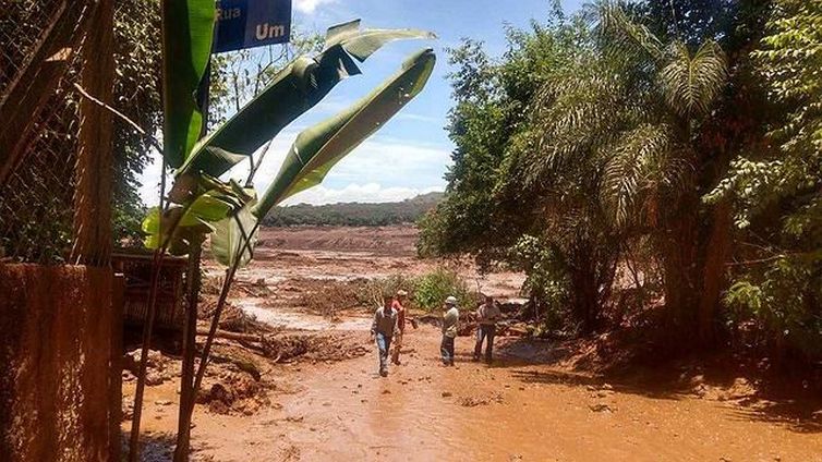 Barragem de Brumadinho rompida