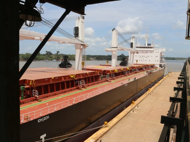 Guerra no Oriente Médio afeta transporte de soja por navios no Brasil