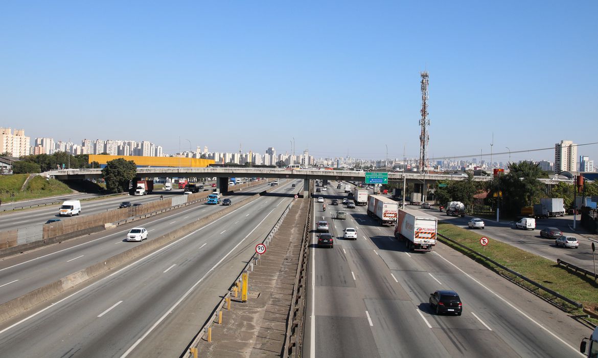 Trecho da rodovia Presidente Dutra perto de São Paulo Foto: Rovena Rosa/Agência Brasil