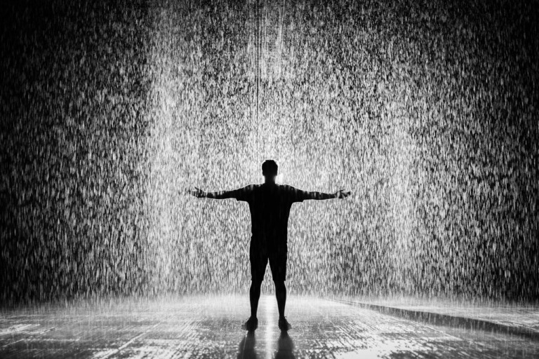 pessoa na chuva pessoa na chuva
