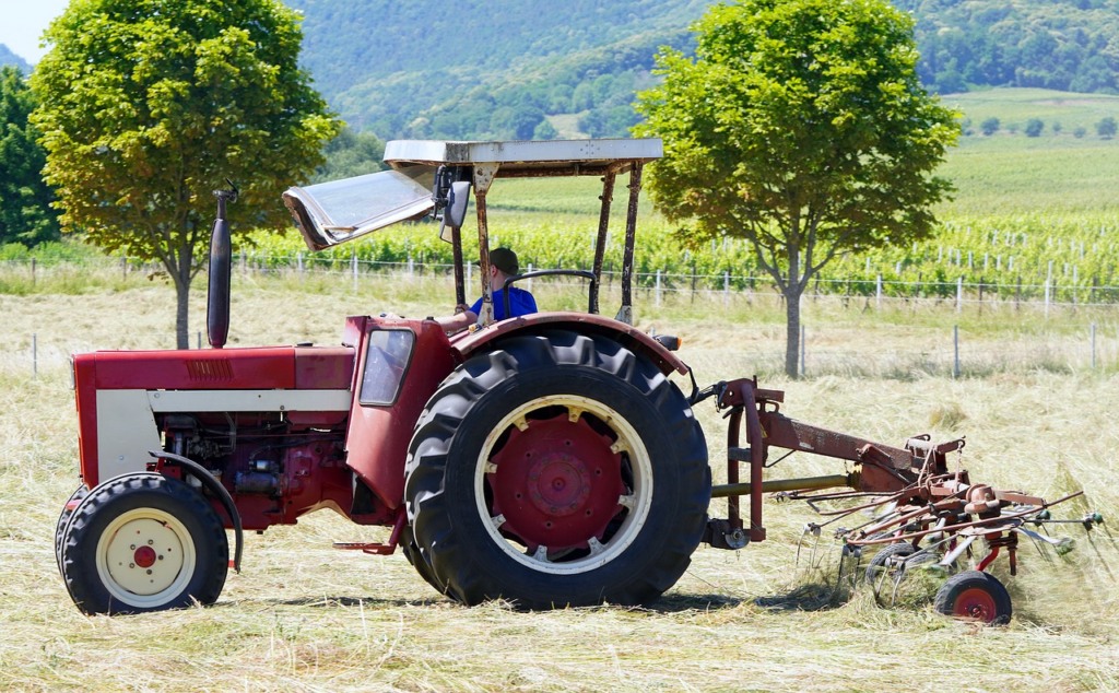 Trator implemento agrícola