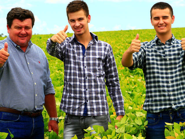 Charles Godoy e filhos atingem 70 sacas de soja por hectare em Catalão, Goiás