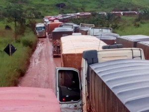 atoleiros na BR-163 em Mato Grosso