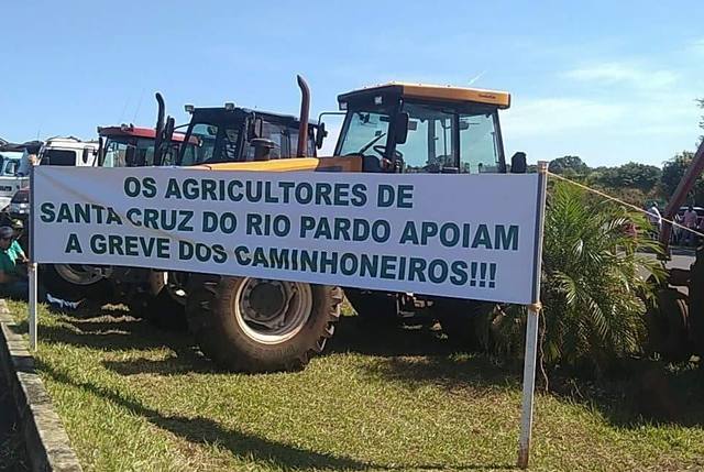 Confira imagens do 4º dia de protestos dos caminhoneiros