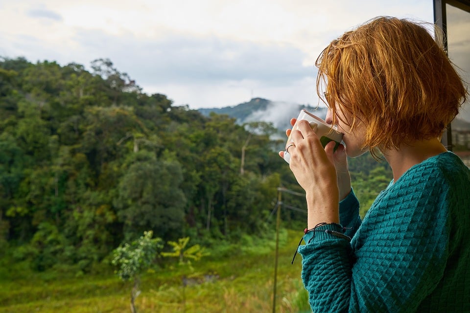 mulher clima previsão do tempo frio outono inverno