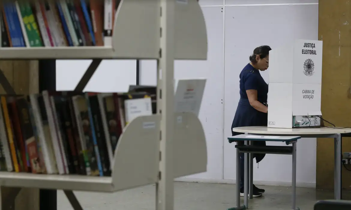 Domingo de eleições: três candidatos são conduzidos a delegacias