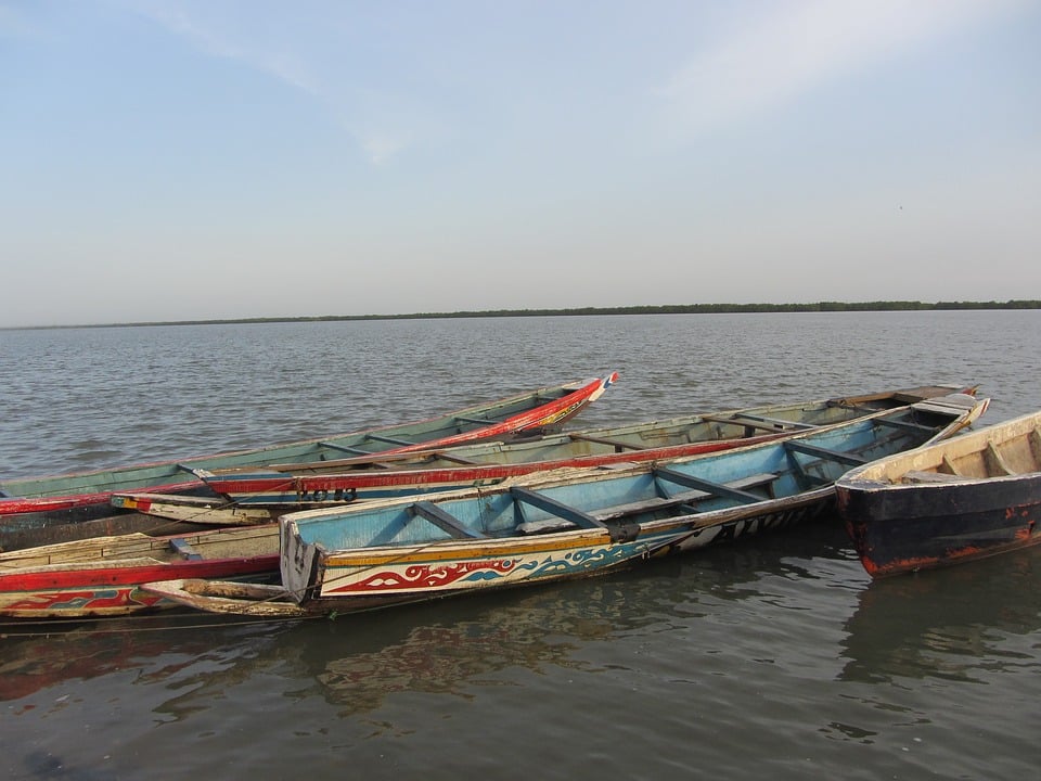 barcos típicos do senegal