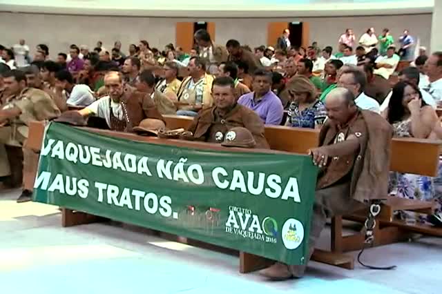 6 mil pessoas protestam a favor da vaquejada