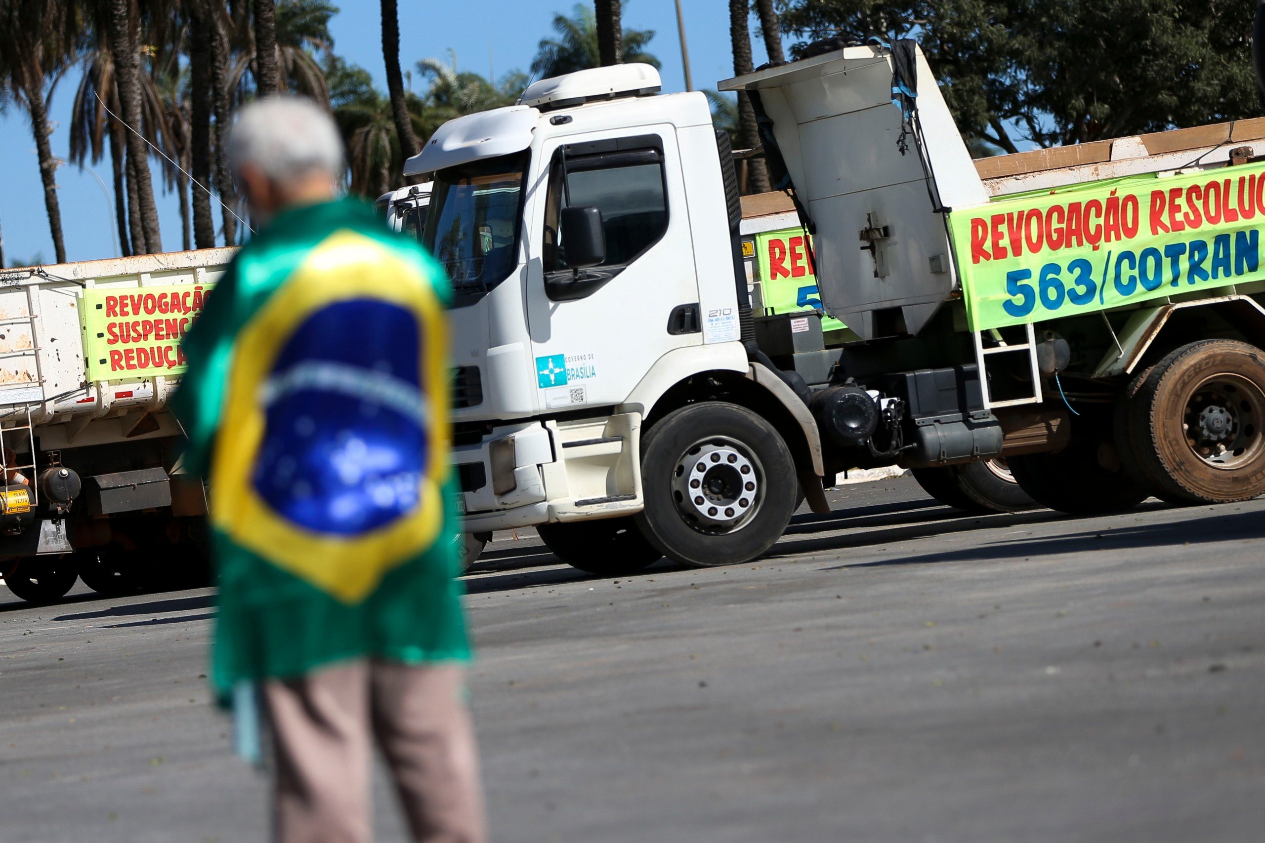 bloqueios, caminhão, combustível