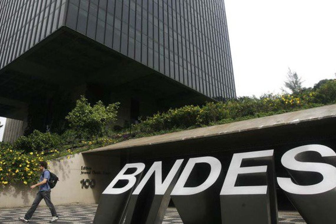 BNDES está pronto para apoiar empresas afetadas pelas tarifas dos EUA, diz Mercadante