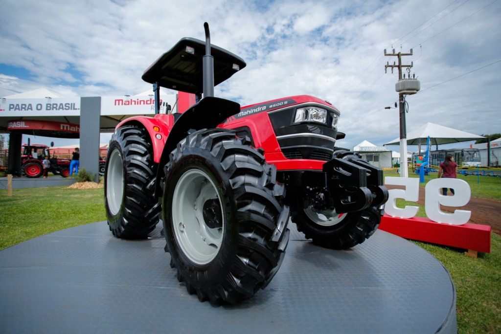 mahindra trator máquina agrícola