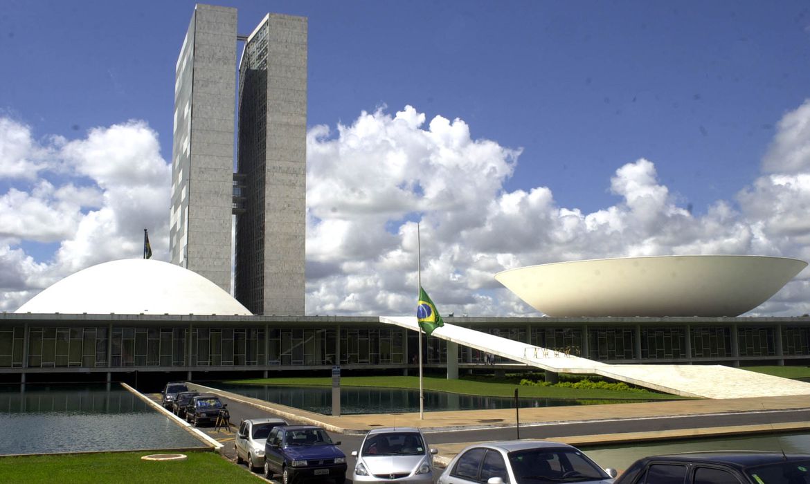 Congresso deve decidir sobre isenção do IR e tributação de LCA na volta do recesso