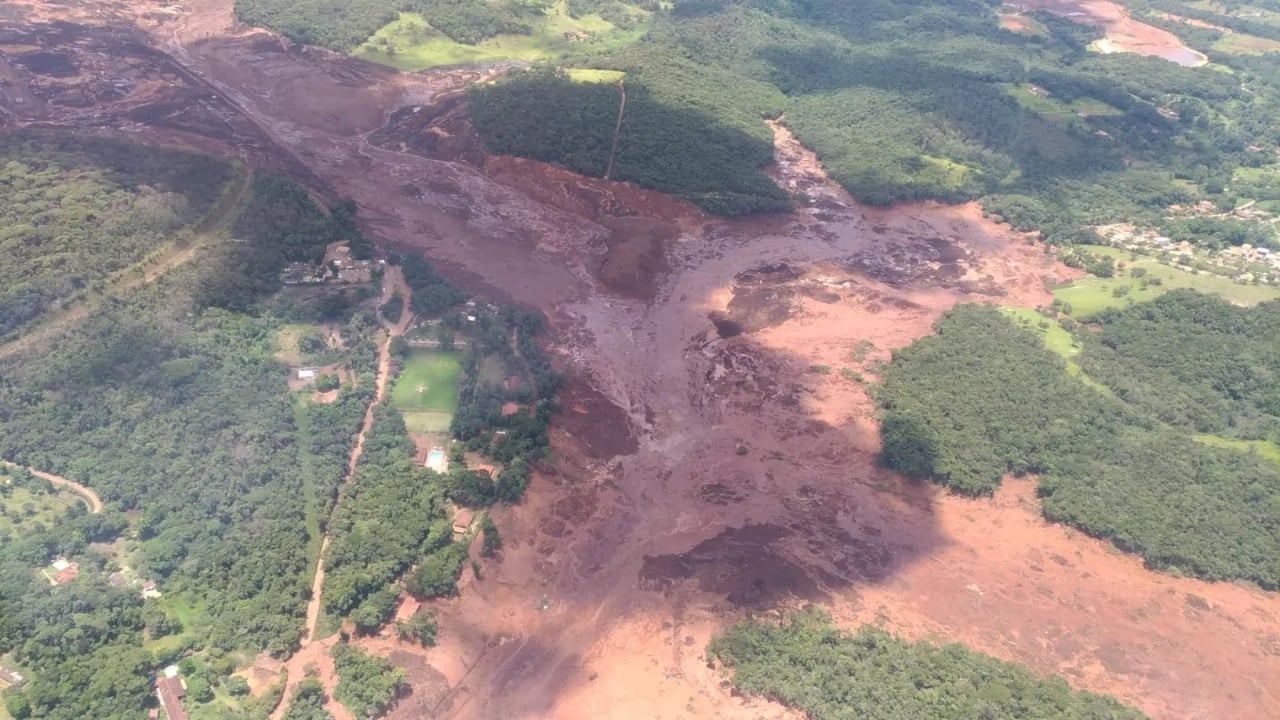 Brumadinho após rompimento de barragem