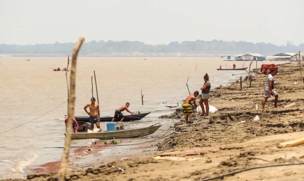 pescadores atingidos pela seca no Norte pescadores atingidos pela seca no Norte