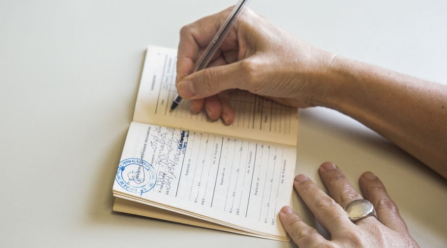 Desemprego fica em 5,6% no trimestre até agosto, aponta IBGE