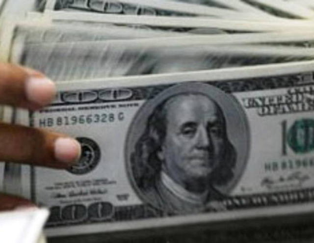 Dólar recua por dados dos Estados Unidos