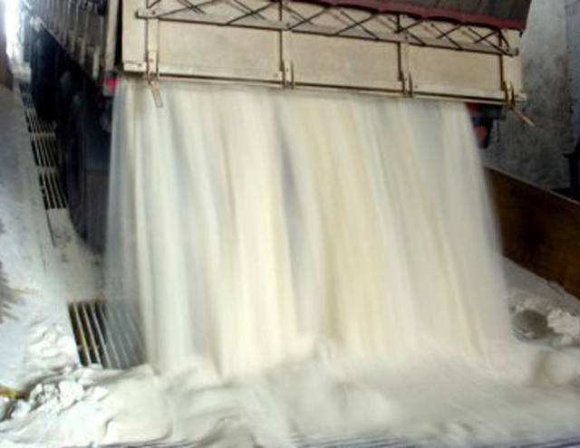 Saca de açúcar cristal atinge R$ 70 na semana, maior valor desde março de 2011