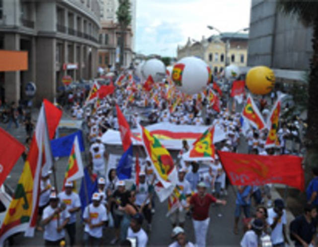 Código Florestal e Rio Mais 20 marcam os protestos da marcha de abertura do Fórum Social Temático