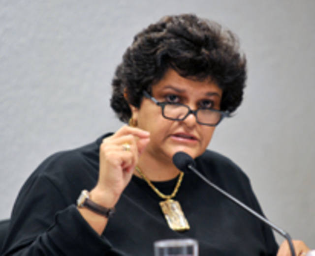 Governo dialogará muito com deputados para buscar acordo sobre Código Florestal, diz ministra