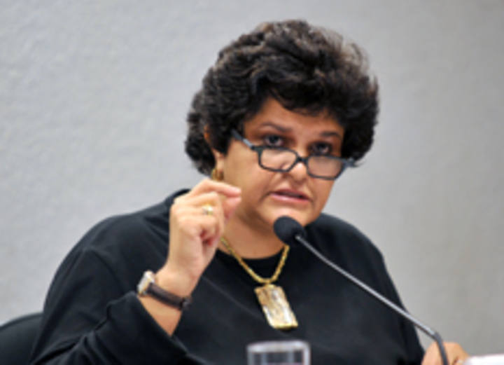 Governo dialogará muito com deputados para buscar acordo sobre Código Florestal, diz ministra