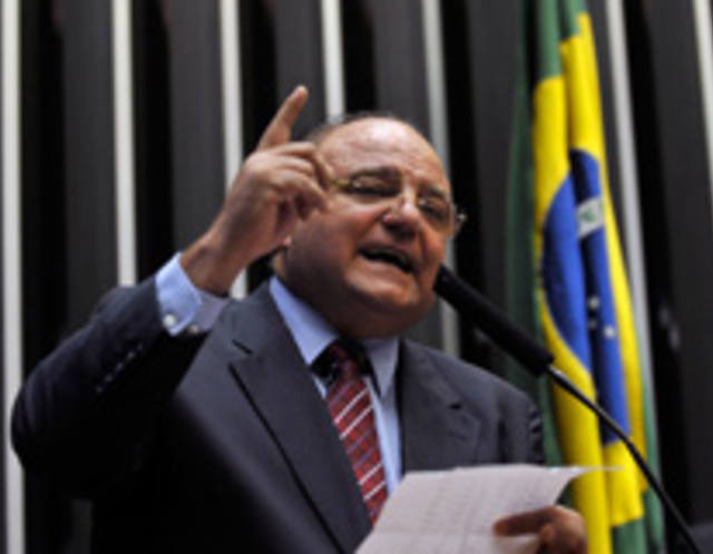 Líder do governo na Câmara diz que votação do Código Florestal é prioridade para 2012