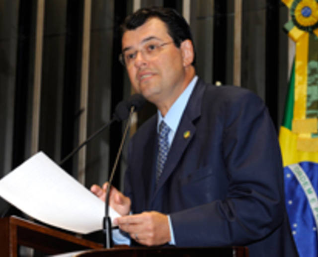 Eduardo Braga: Código Florestal é futuro inteligente para o Brasil