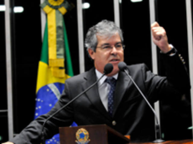Jorge Viana contesta Randolfe e diz que Plenário pode votar Código Florestal nesta quarta