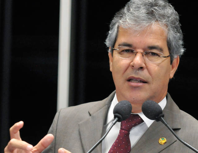 Jorge Viana inclui normas para recomposição de APPs e capítulo para agricultura familiar no Código Florestal