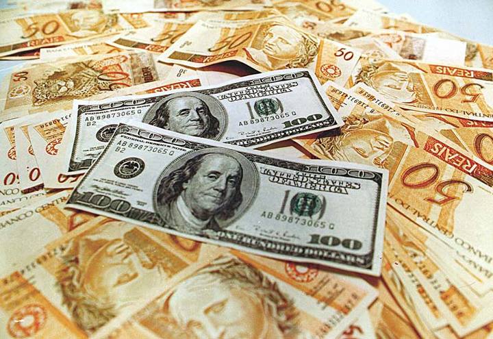 Dólar fecha na maior cotação do ano, a R$ 3,55