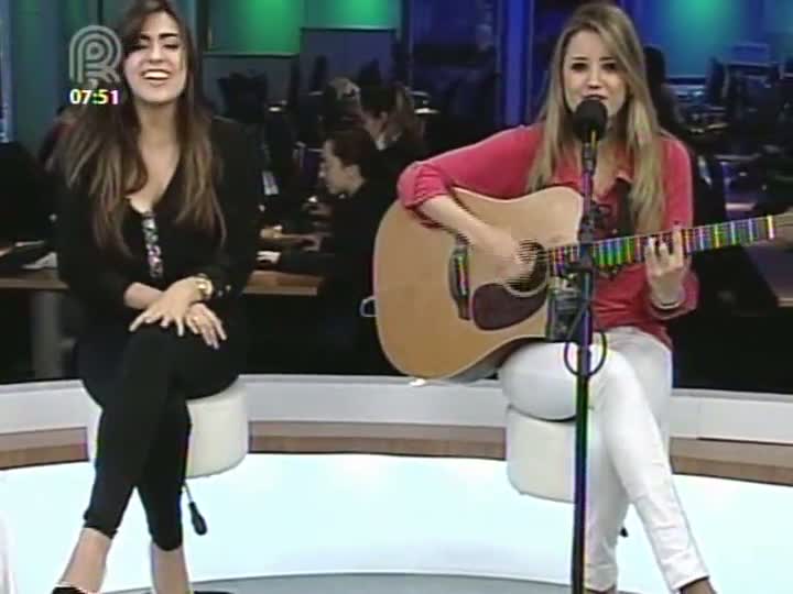 Conheça a música da dupla May e Karen