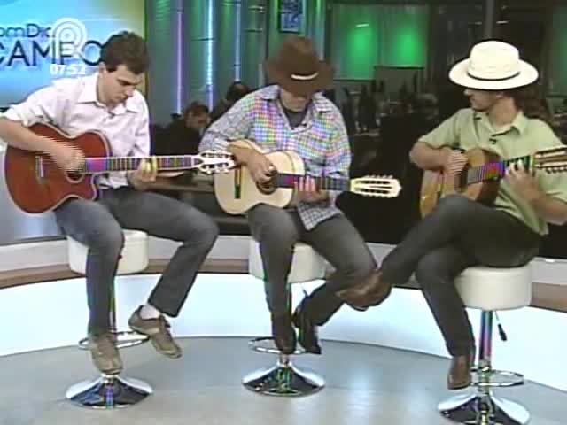 Conheça a música do Trio Carreiro