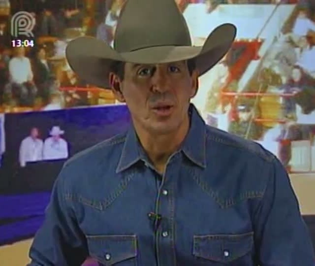 Arena apresenta campeão mundial da PBR