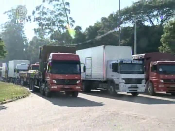 Comerciantes protestam contra prejuízo causado por nova medida da Central de Abastecimento do Rio Grande do Sul