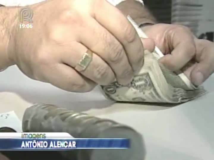 Especialistas divergem sobre a variação do dólar