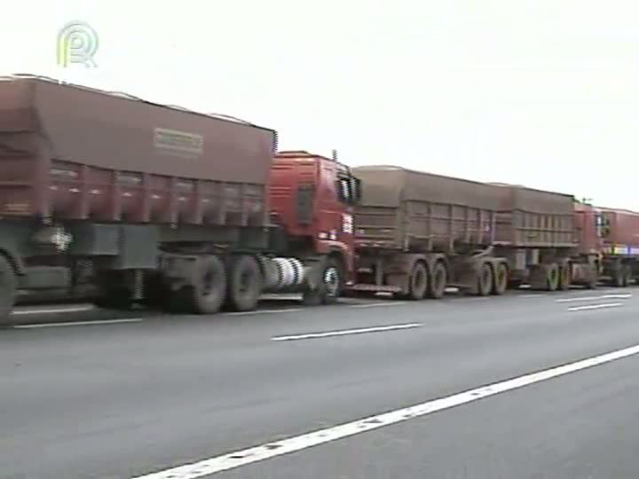 Problema no Porto de Santos aumenta filas de caminhões