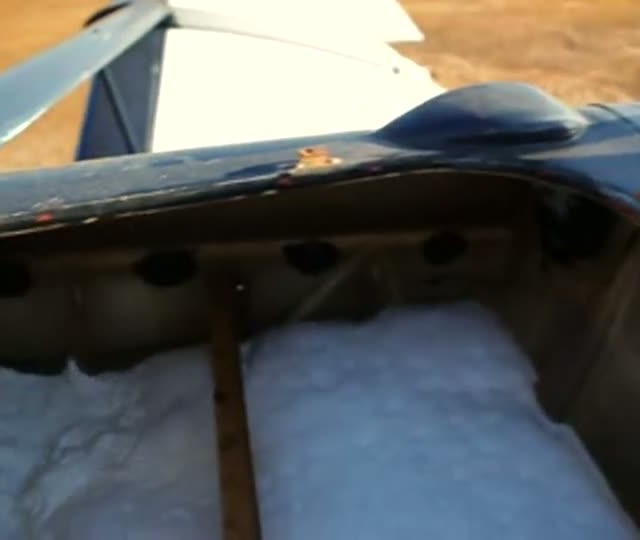 Ases mostra como é feito o abastecimento da aeronave