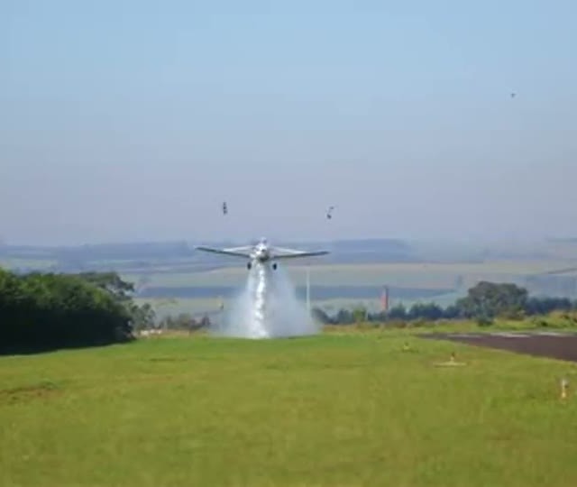 Ases mostra os usos da aviação agrícola