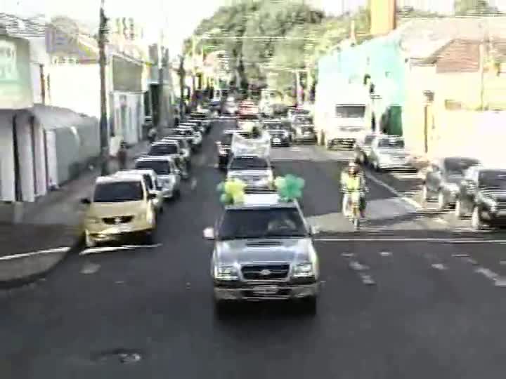 Criadores de suínos e aves fazem manifestação em Uberlândia