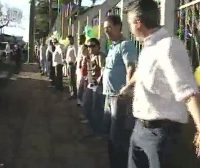 Criadores de suínos, aves e perus protestam contra a BRF