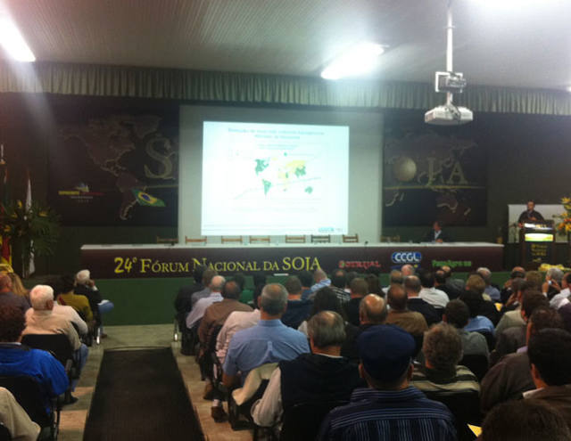 Fórum Nacional da Soja debate transgenia agrícola e tendências econômicas para 2013