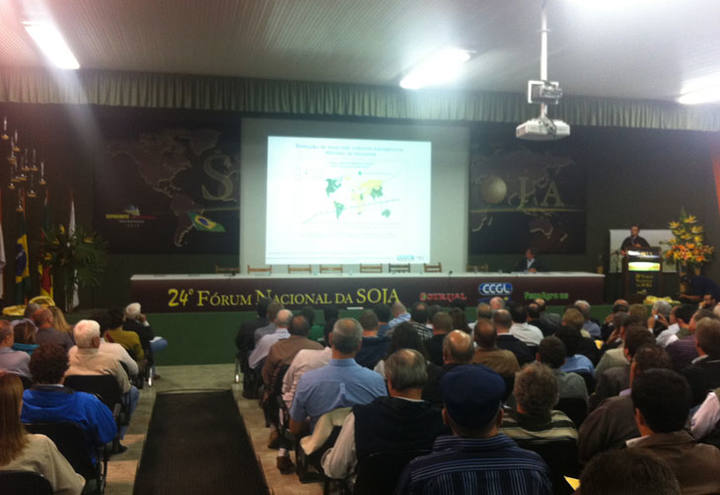 Fórum Nacional da Soja debate transgenia agrícola e tendências econômicas para 2013