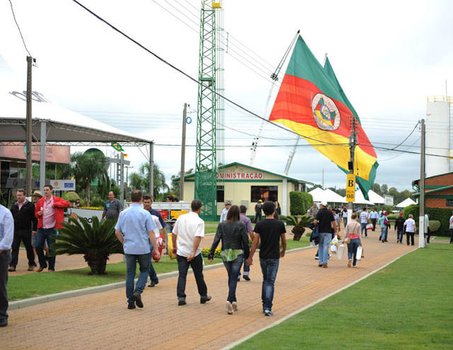 Biotecnologia e infraestrutura precária do Brasil são temas de discussões na Expodireto 2013