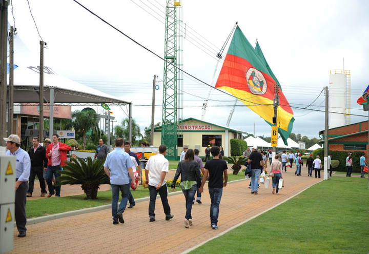 Biotecnologia e infraestrutura precária do Brasil são temas de discussões na Expodireto 2013