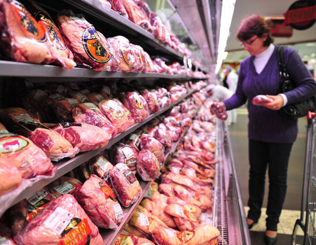 Varejistas reajustam preços da carne bovina