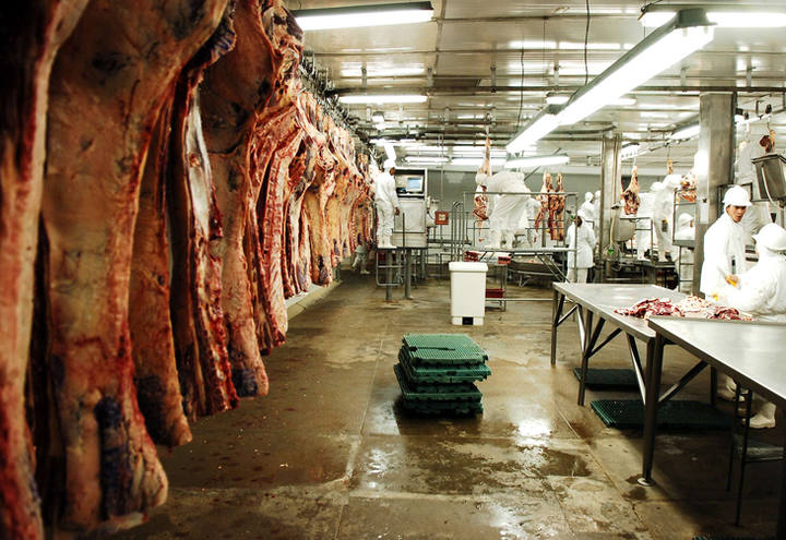 Produtores de carnes e governo devem se reunir para discutir regras trabalhistas