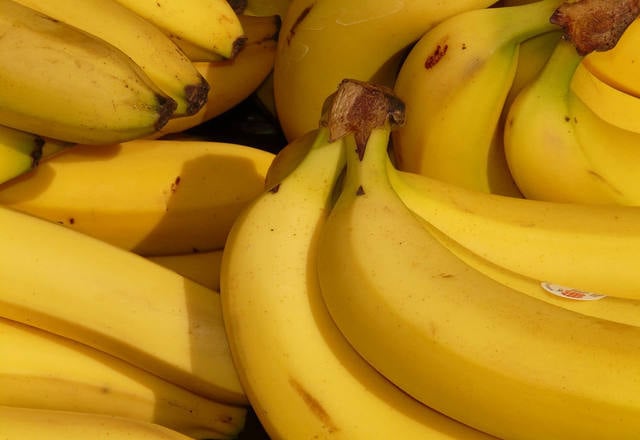 Preço da banana despenca e volta a patamar de 2015