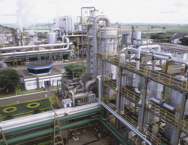 Preços de açúcar e etanol devem ser firmes em 2016, diz Cepea