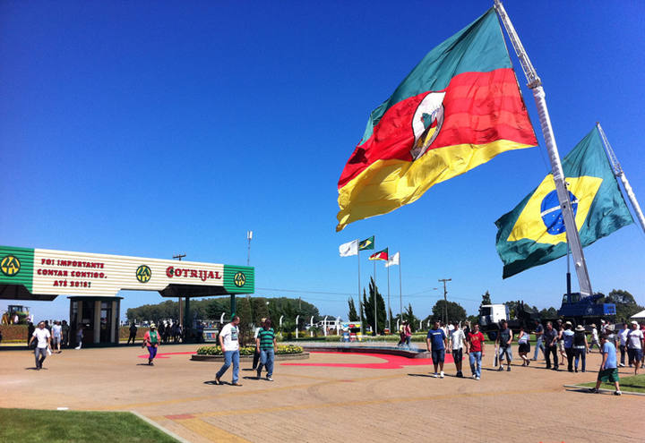 Irrigação é preocupação de brasileiros e estrangeiros que participam da Expodireto Cotrijal