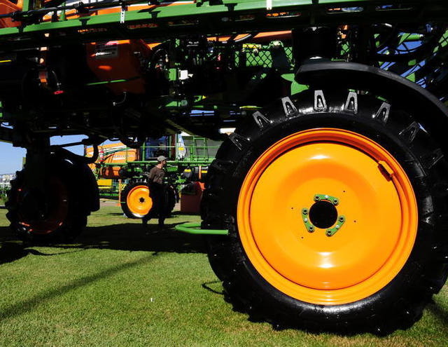 Mesmo com crise e estiagem, produtores investem em máquinas na Expodireto Cotrijal